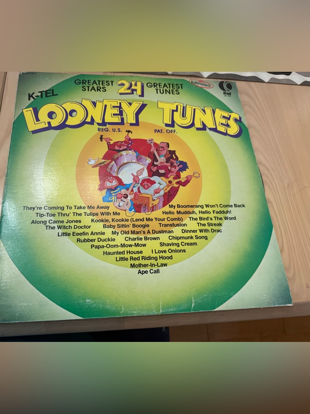 70s vintage Looney Tunes 24 Greatest Stars Greatest Tunes Vinyl Record